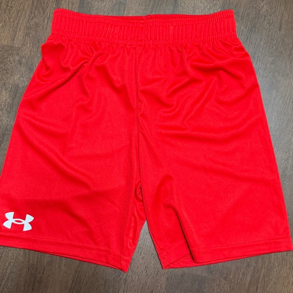 Under Armour Heather Gray Hoodie and Vibrant Red Shorts - Picture 6 of 10